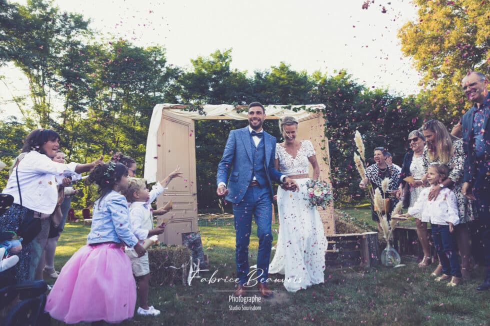 A la sortie de la cérémonie religieuse qui venait de se dérouler en plein air