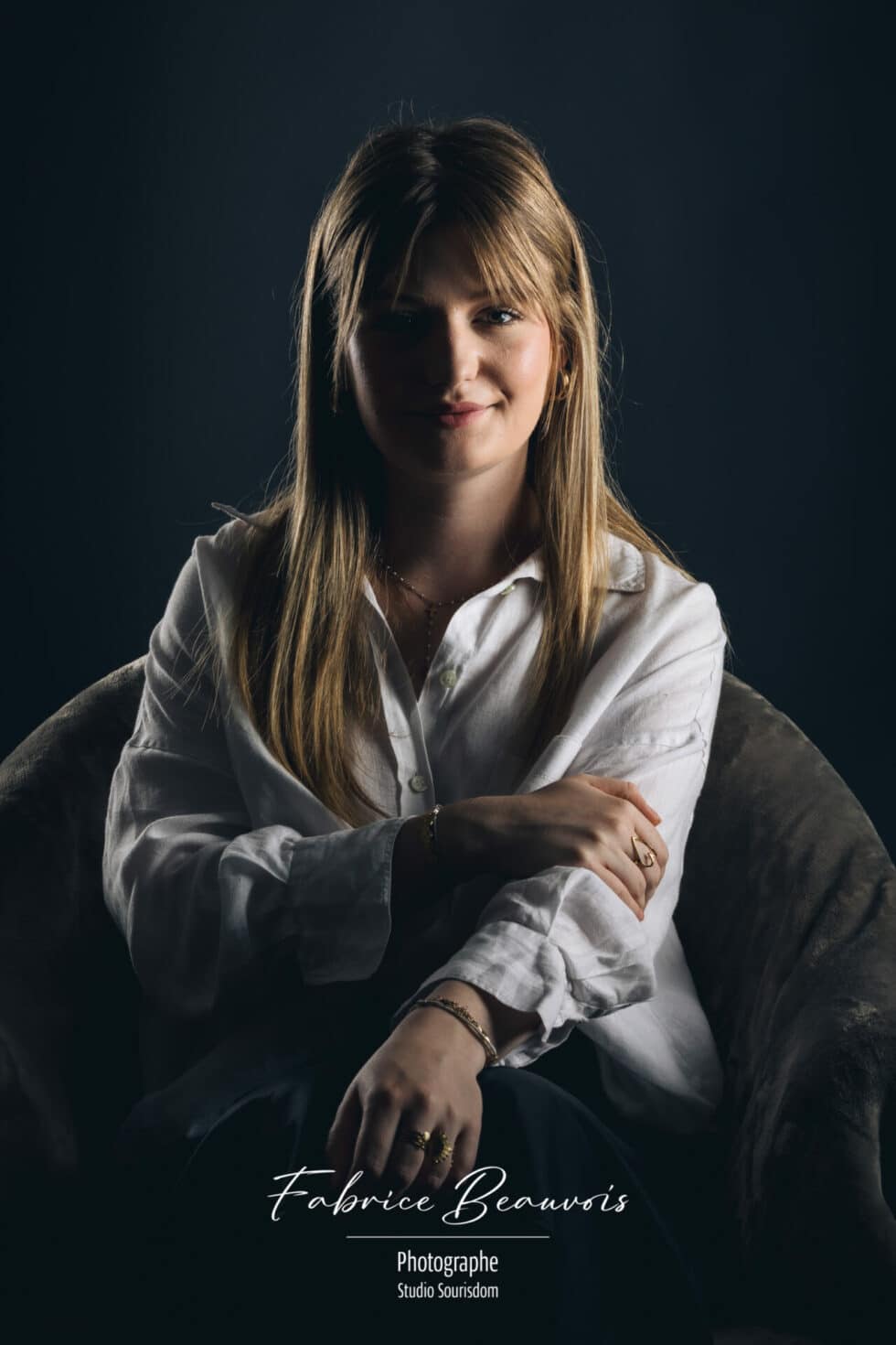 Portrait studio avec éclairage split